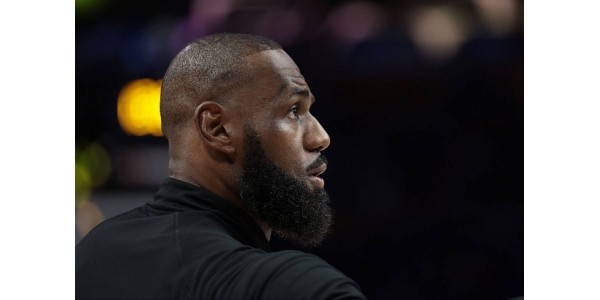 LeBron Jamesin pelipaitojen myynti on kasvattanut Philadelphia 76ersin tuloja